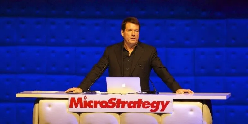 Mô hình hoạt động của MicroStrategy là gì?
